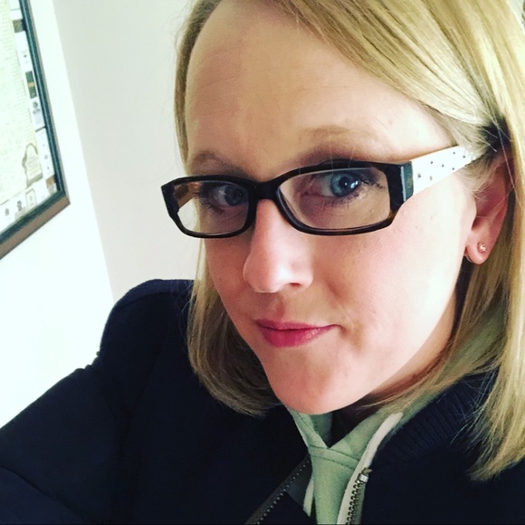 Meet your Posher, Cassie - Picture 1 of 1